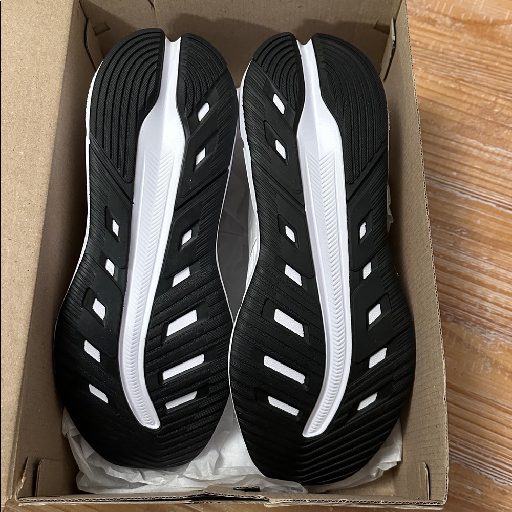 Adidas QUESTAR Women's 8m White Athletic Running Sneakers ID8746 True to Size. - Picture 4 of 4